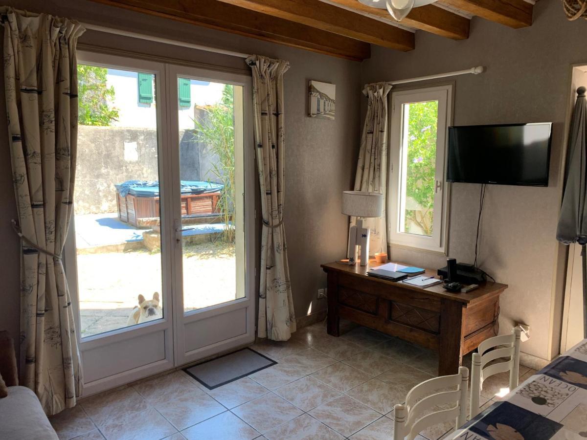 Maison De Pays Au Centre Du Village Saint-Martin-de-Ré Buitenkant foto